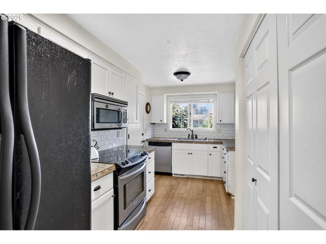 132 WOODFIELD Ct, Oregon City, OR 97045