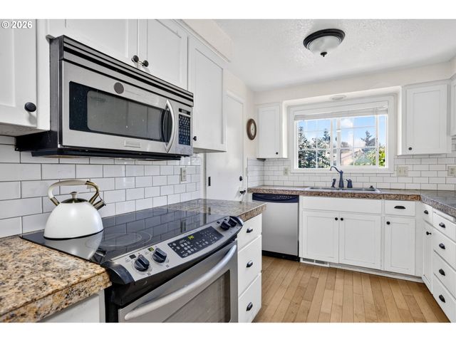 132 WOODFIELD Ct, Oregon City, OR 97045