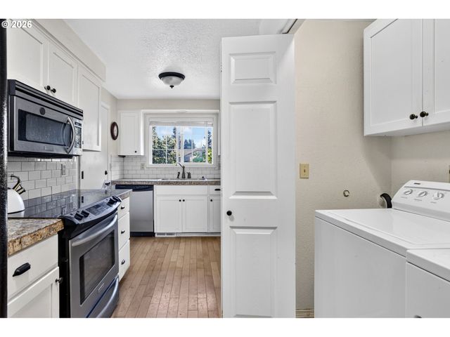 132 WOODFIELD Ct, Oregon City, OR 97045