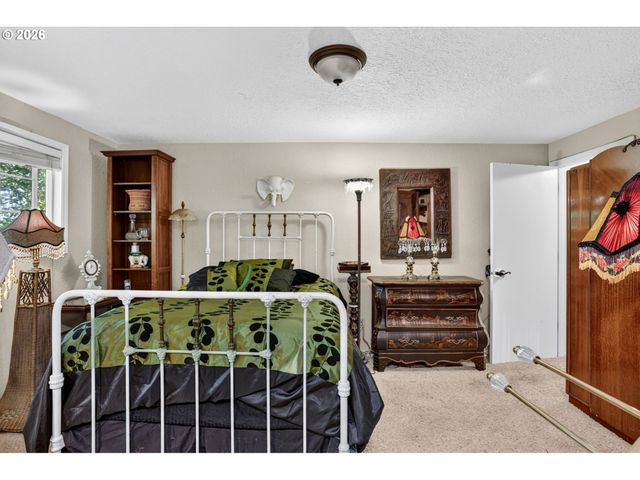 132 WOODFIELD Ct, Oregon City, OR 97045