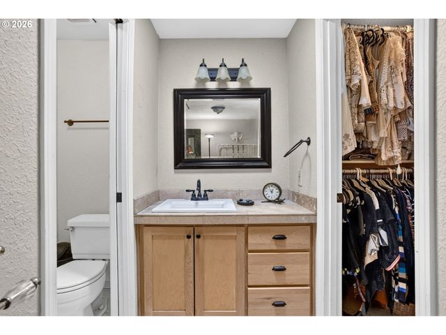 132 WOODFIELD Ct, Oregon City, OR 97045