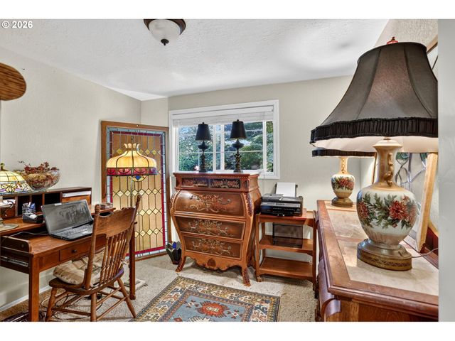 132 WOODFIELD Ct, Oregon City, OR 97045