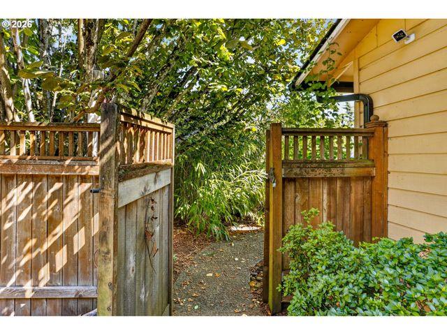 132 WOODFIELD Ct, Oregon City, OR 97045