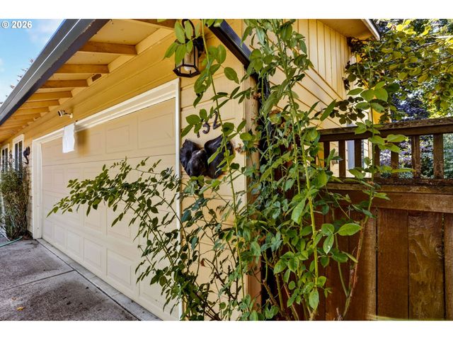 132 WOODFIELD Ct, Oregon City, OR 97045