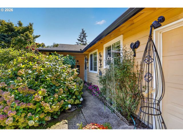 132 WOODFIELD Ct, Oregon City, OR 97045