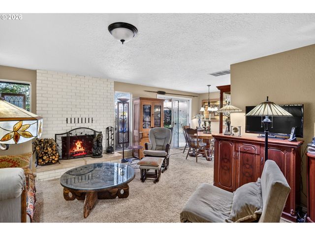 132 WOODFIELD Ct, Oregon City, OR 97045