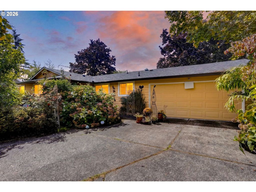 132 WOODFIELD Ct, Oregon City, OR 97045