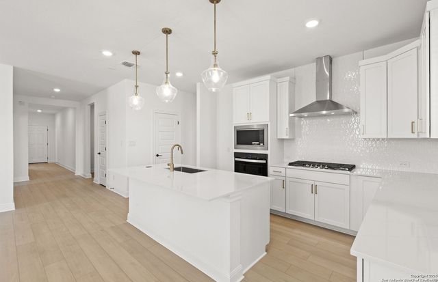 438 Nightingale Ave, Marion, TX 78124