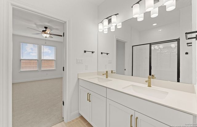 438 Nightingale Ave, Marion, TX 78124