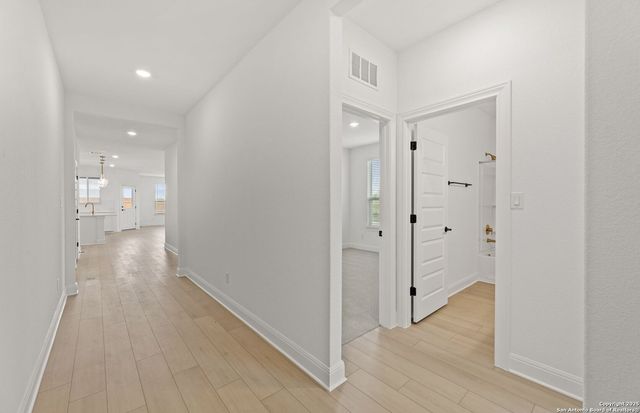 438 Nightingale Ave, Marion, TX 78124