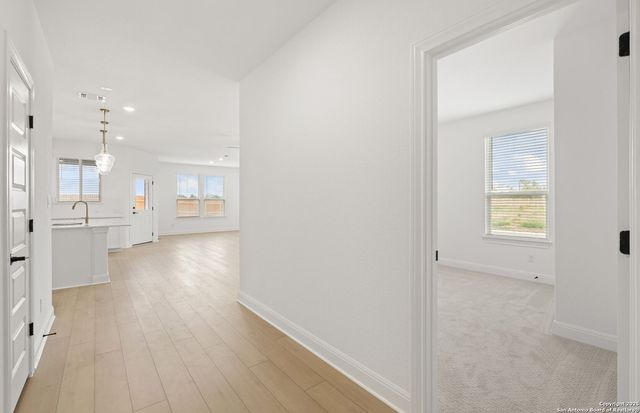 438 Nightingale Ave, Marion, TX 78124