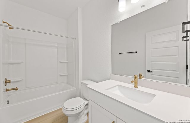 438 Nightingale Ave, Marion, TX 78124