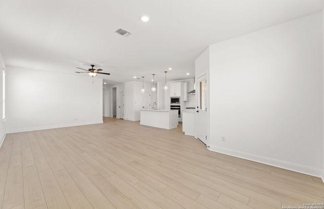 438 Nightingale Ave, Marion, TX 78124