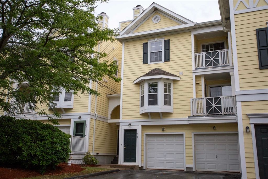 909 Gazebo Cir 909, Reading, MA 01867