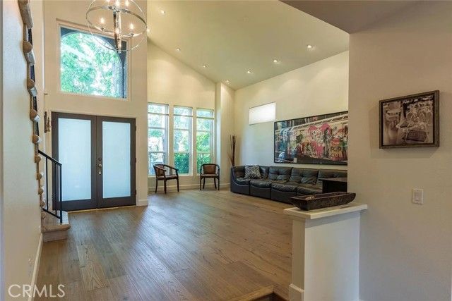15232 Hartsook, Sherman Oaks, CA 91403