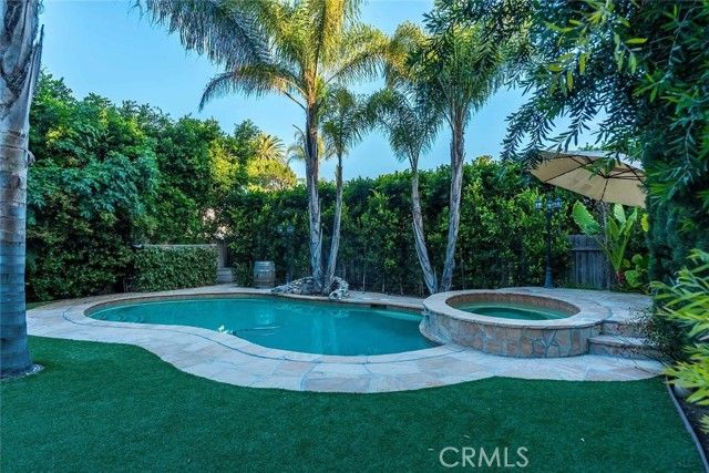 15232 Hartsook, Sherman Oaks, CA 91403