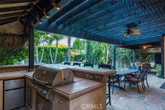 15232 Hartsook, Sherman Oaks, CA 91403