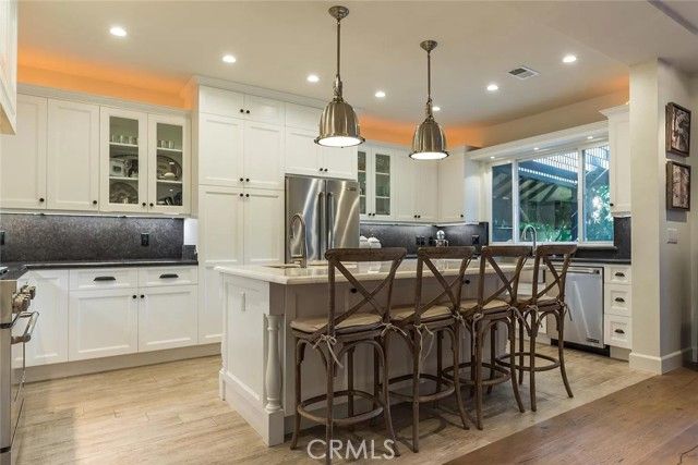 15232 Hartsook, Sherman Oaks, CA 91403