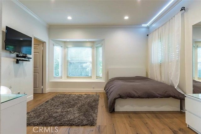 15232 Hartsook, Sherman Oaks, CA 91403