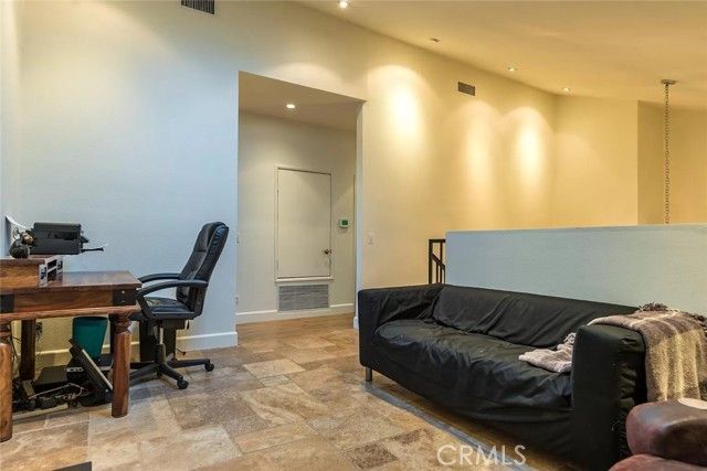 15232 Hartsook, Sherman Oaks, CA 91403
