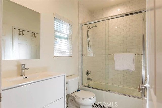 15232 Hartsook, Sherman Oaks, CA 91403