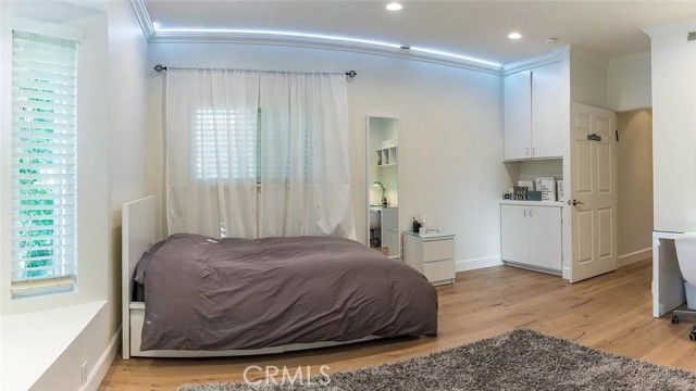 15232 Hartsook, Sherman Oaks, CA 91403