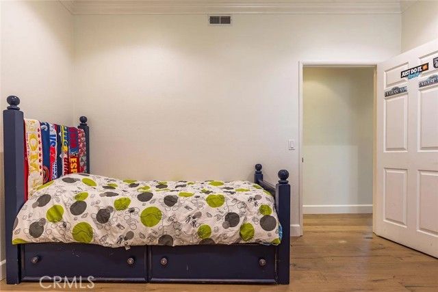 15232 Hartsook, Sherman Oaks, CA 91403