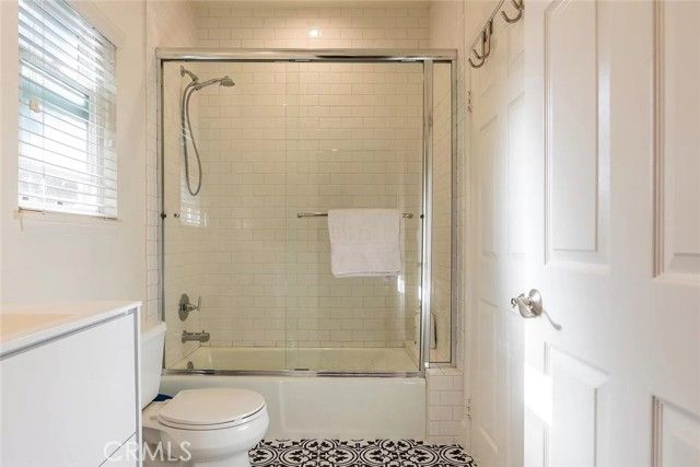 15232 Hartsook, Sherman Oaks, CA 91403