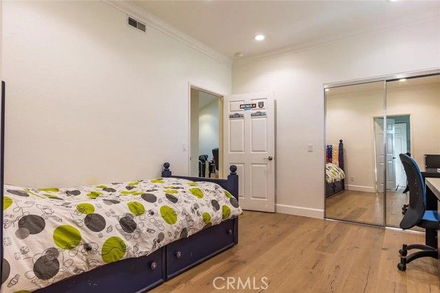 15232 Hartsook, Sherman Oaks, CA 91403