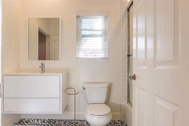 15232 Hartsook, Sherman Oaks, CA 91403