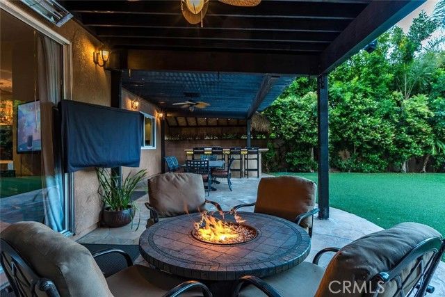 15232 Hartsook, Sherman Oaks, CA 91403