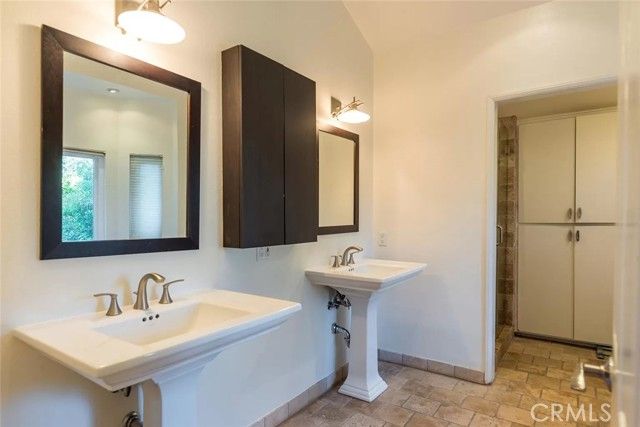15232 Hartsook, Sherman Oaks, CA 91403