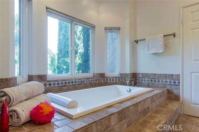 15232 Hartsook, Sherman Oaks, CA 91403