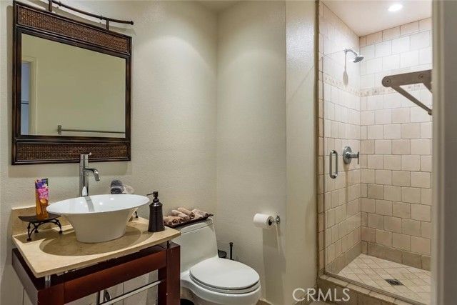 15232 Hartsook, Sherman Oaks, CA 91403