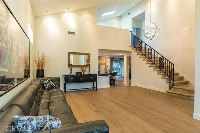 15232 Hartsook, Sherman Oaks, CA 91403