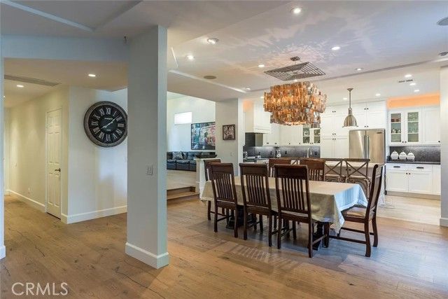 15232 Hartsook, Sherman Oaks, CA 91403