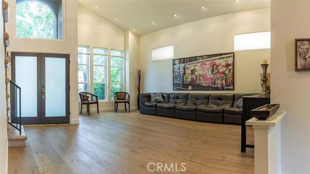 15232 Hartsook, Sherman Oaks, CA 91403