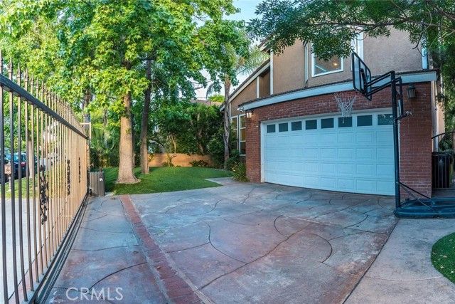 15232 Hartsook, Sherman Oaks, CA 91403