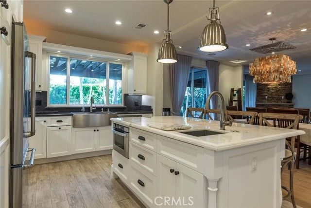 15232 Hartsook, Sherman Oaks, CA 91403