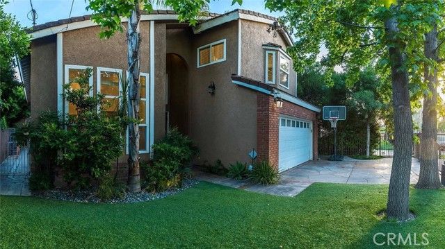 15232 Hartsook, Sherman Oaks, CA 91403