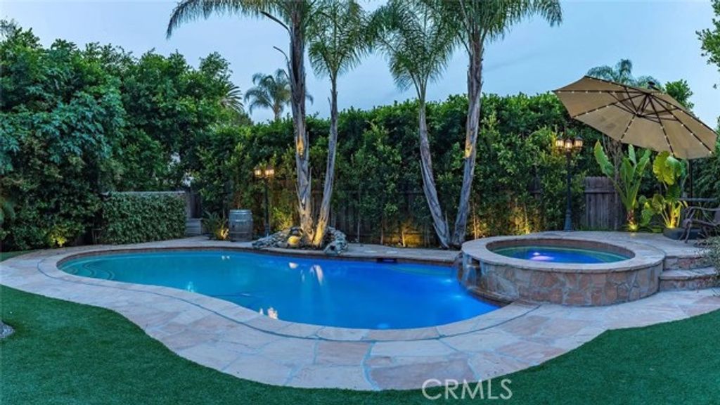 15232 Hartsook, Sherman Oaks, CA 91403