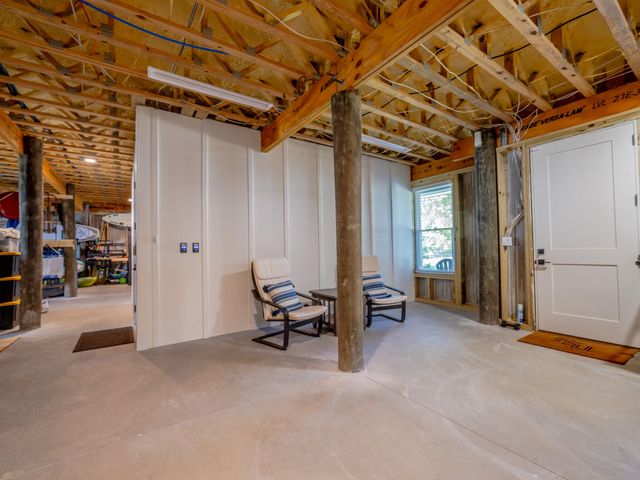 68 Dolphin Place, Freeport, FL 32439