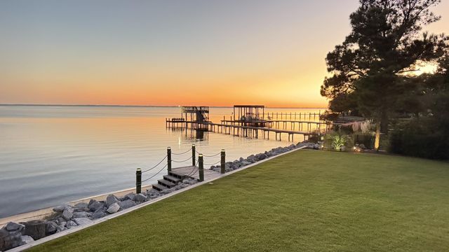 68 Dolphin Place, Freeport, FL 32439