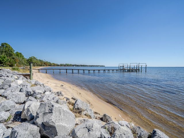 68 Dolphin Place, Freeport, FL 32439