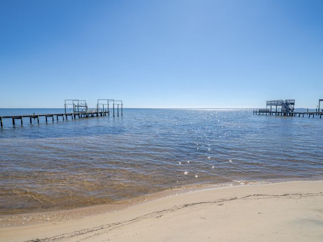 68 Dolphin Place, Freeport, FL 32439