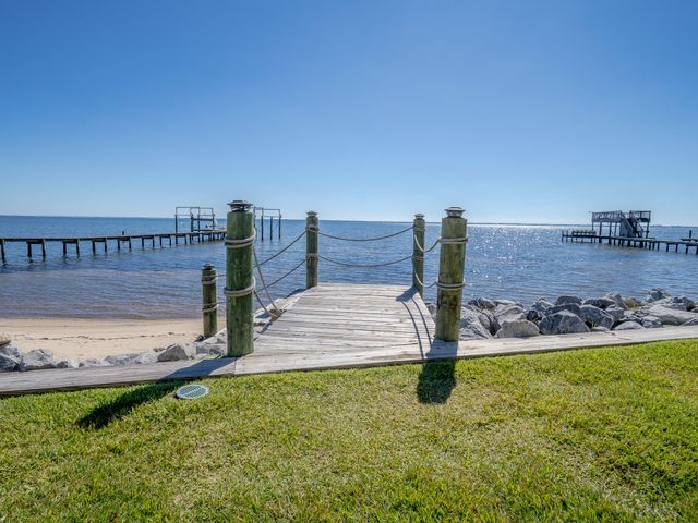 68 Dolphin Place, Freeport, FL 32439