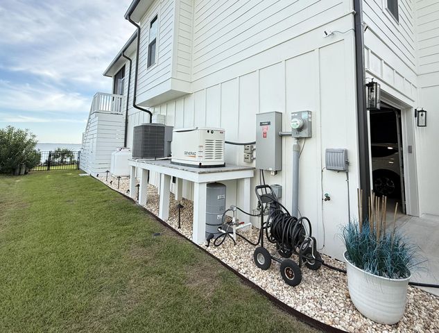 68 Dolphin Place, Freeport, FL 32439