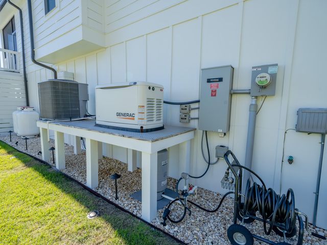 68 Dolphin Place, Freeport, FL 32439