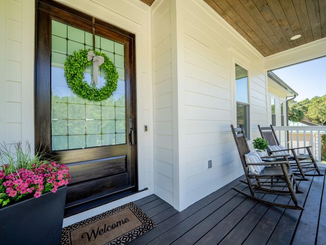 68 Dolphin Place, Freeport, FL 32439