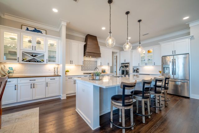 68 Dolphin Place, Freeport, FL 32439